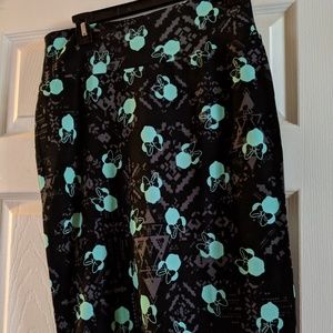Medium LuLaRoe Cassie Disney Minnie mouse skirt